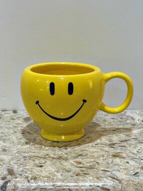 Large YELLOW Smile Face Mug Cup XL 20 Ounce TELEFLORA GIFT Happy Emoji
